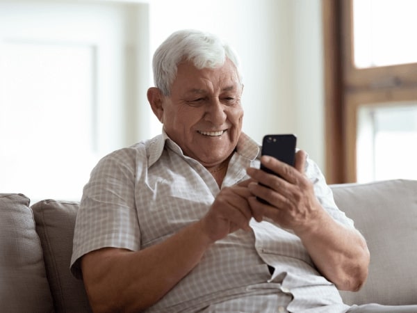 A person making a donation to BHF by text