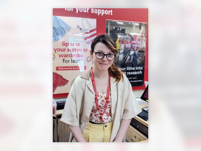 Eile volunteering in a BHF store