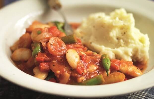 Bean and vegetable stew with mash on the side