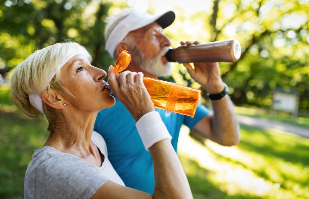 couple drinking