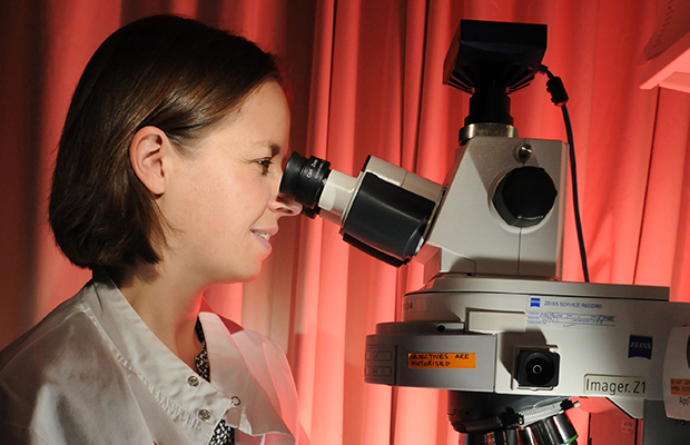 Nicola Smart with microscope