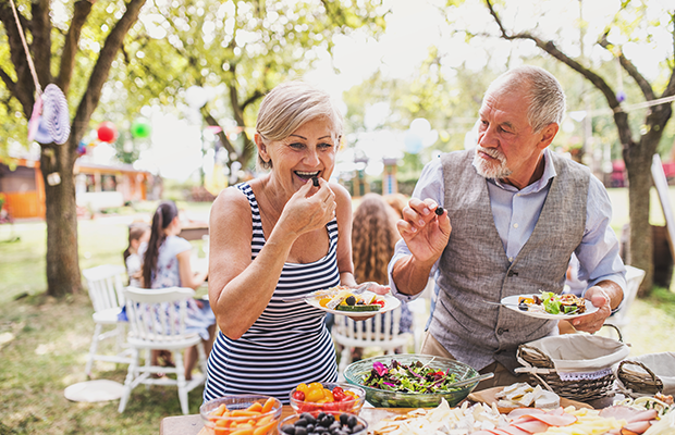 Couple eating healthy foods