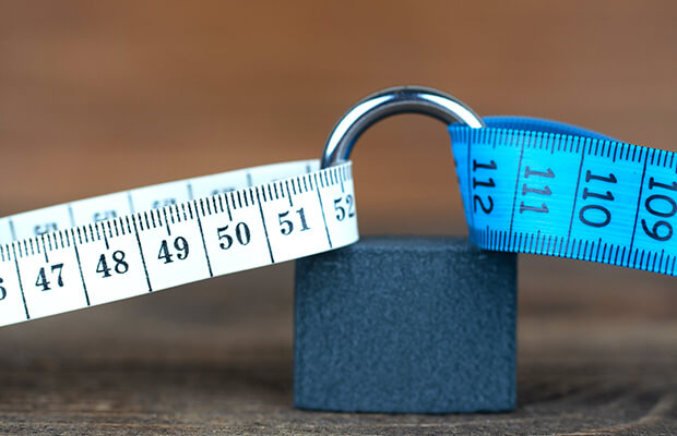 Lock with two measuring tapes