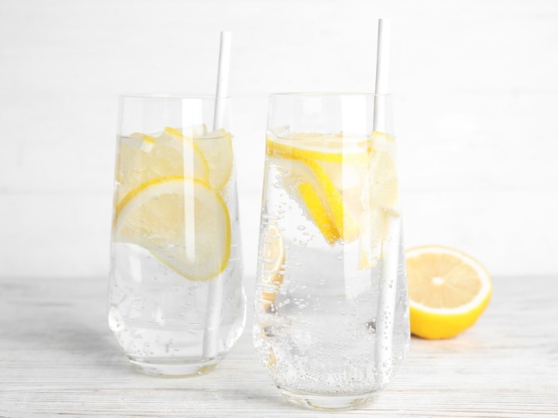Glasses of sparkling water with slices of lemon.