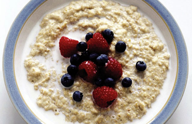 Porridge with berries on top