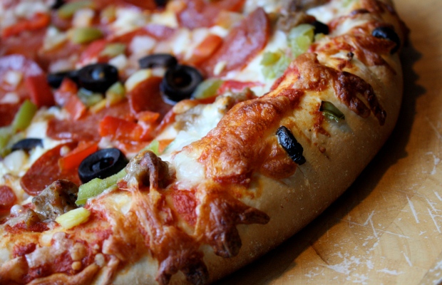 Stuffed crust pizza