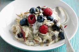 عصيدة فاكهية دافئة