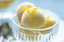 آيس كريم زبادي المشمش بنكهة البرتقال