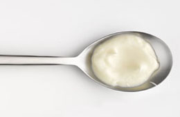 Mayonnaise sauce on a spoon