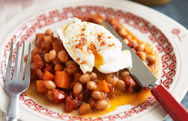 Baked beans with poached eggs