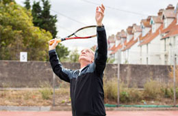 Alan Henderson playing tennis