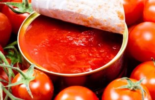Tinned and fresh tomatoes