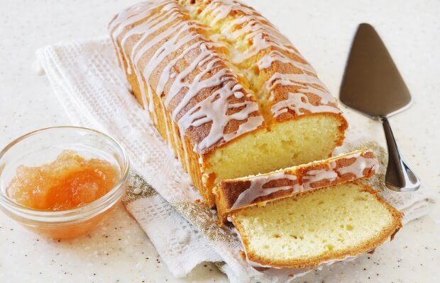 Lemon drizzle cake