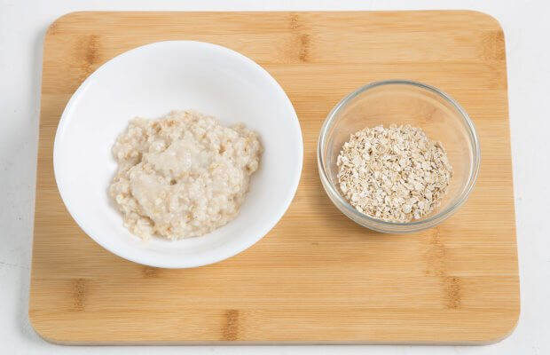One portion of cooked porridge and a portion of porridge oats