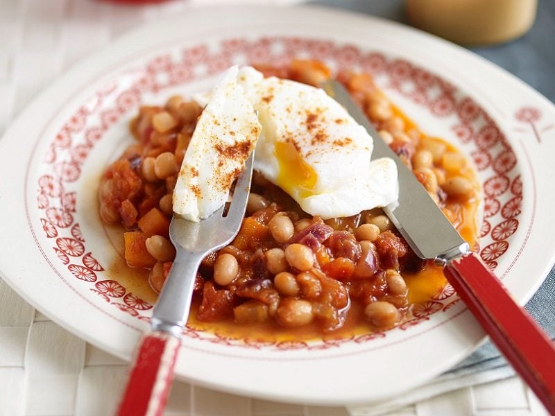 Baked beans with poached eggs