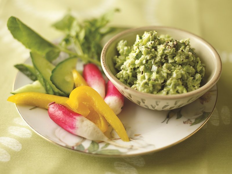 Broad bean dip with vegetable crudites