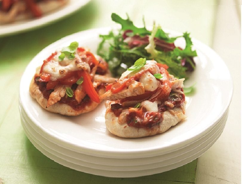 Chicken and pepper pitta pizzas