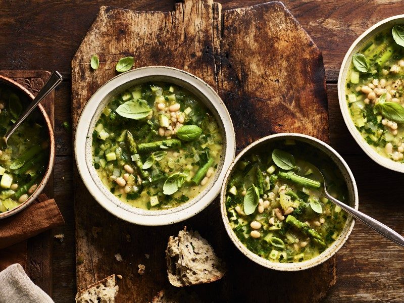 Green minestrone soup