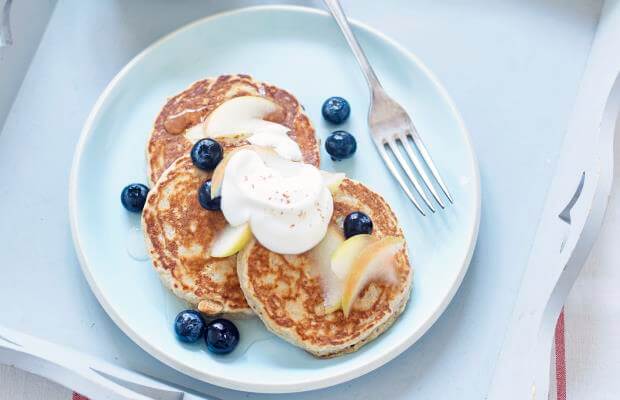 Oat pancakes with fruit compote
