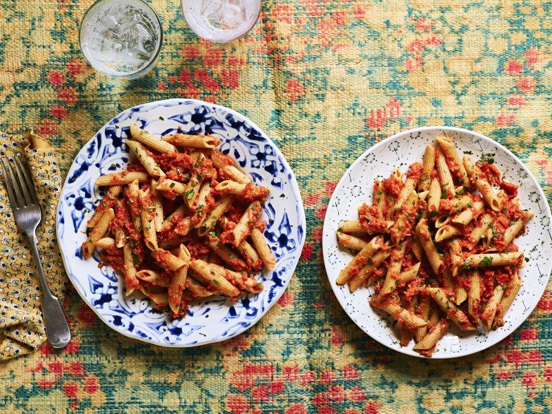 Roasted tomato and red pepper pasta sauce