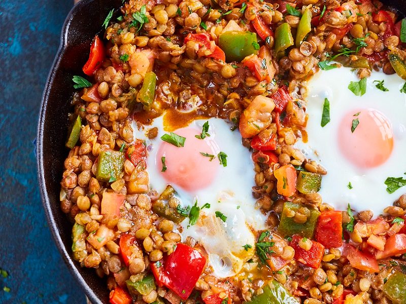 Spanish-style lentils with eggs