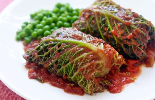 Stuffed cabbage leaves with tomato sauce