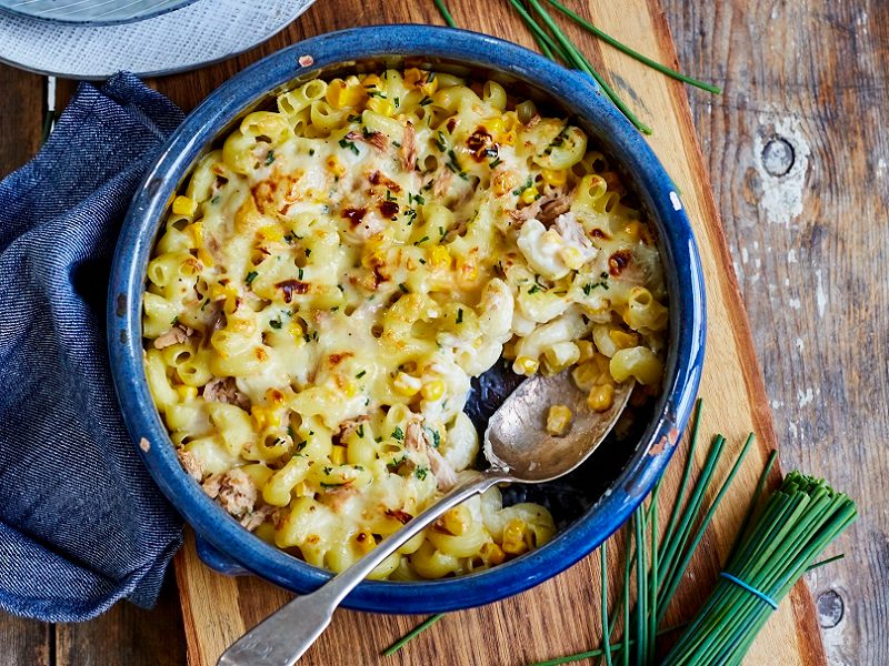 Tuna and sweetcorn pasta bake