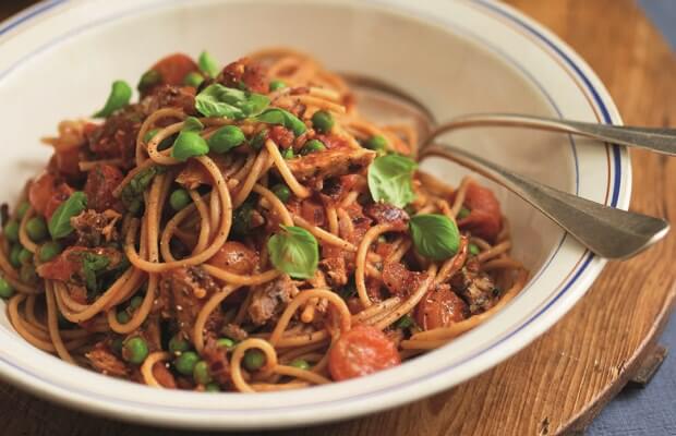 Wholewheat spaghetti with sardines and cherry tomatoes