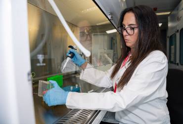 Researcher Dr Noseda works in a laboratory