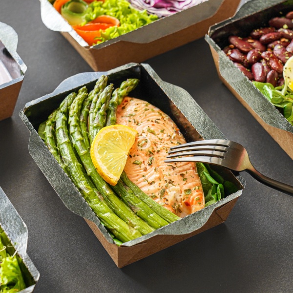some chicken breast, asparagus and a slice of lemon