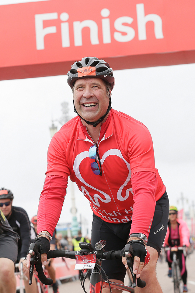 David Seaman crosses the finish line at London to Brighton 2018