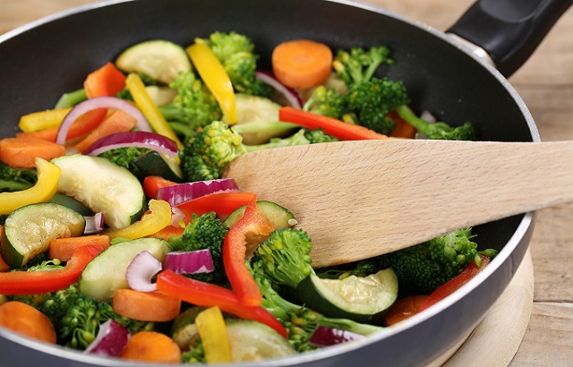 A frying pan full of fresh vegetables