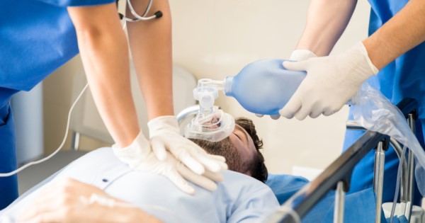 Doctors resuscitating a cardiac arrest patient