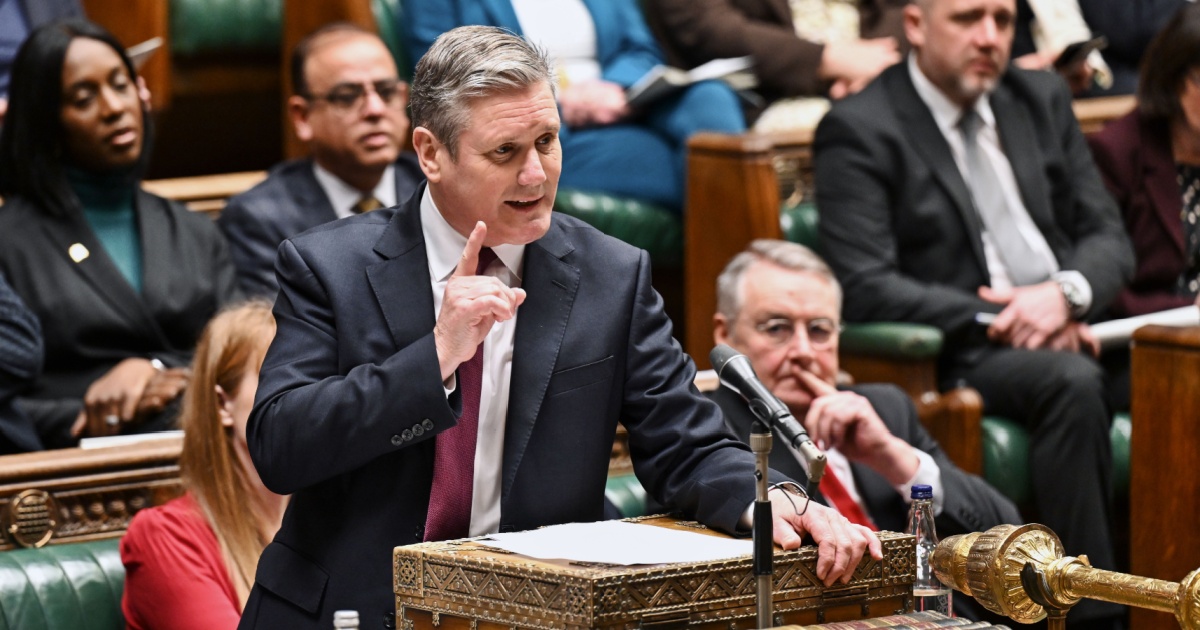 Sir Keir Starmer stood at the dispatch box in the House of Commons. He is speaking with his finger in the air.