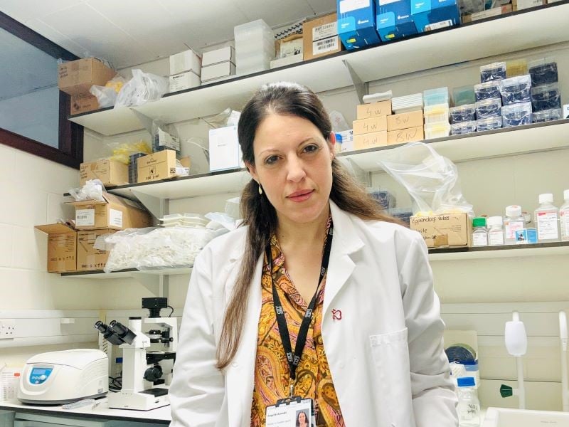 Dr Angeliki Asimaki in her lab