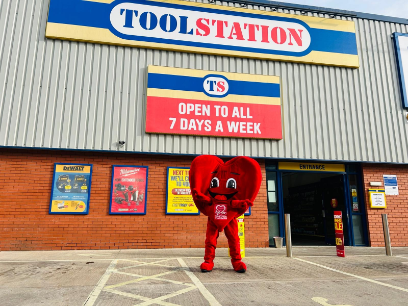 Image of BHF's Hearty mascot outside a Toolstation branch 
